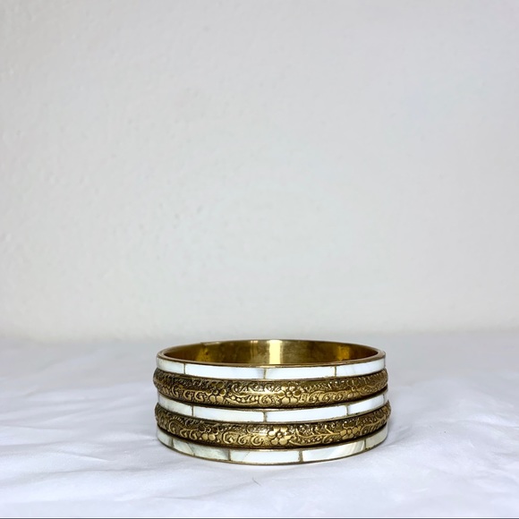 VNTG mother of pearl cuff - Picture 2 of 2